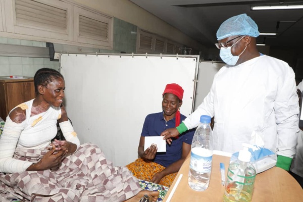 Drame d'Adzopé et de Koumassi : Le Ministre Dimba apporte le soutien du gouvernement aux victimes Drame d'Adzopé et de Koumassi : Le Ministre Dimba apporte le soutien du gouvernement aux victimes