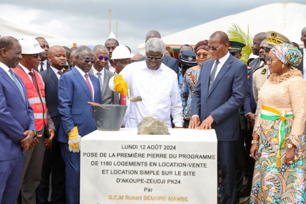 Robert Beugré Mambé lance le programme de 1160 logements sociaux à Akoupé-Zeudji Robert Beugré Mambé lance le programme de 1160 logements sociaux à Akoupé-Zeudji