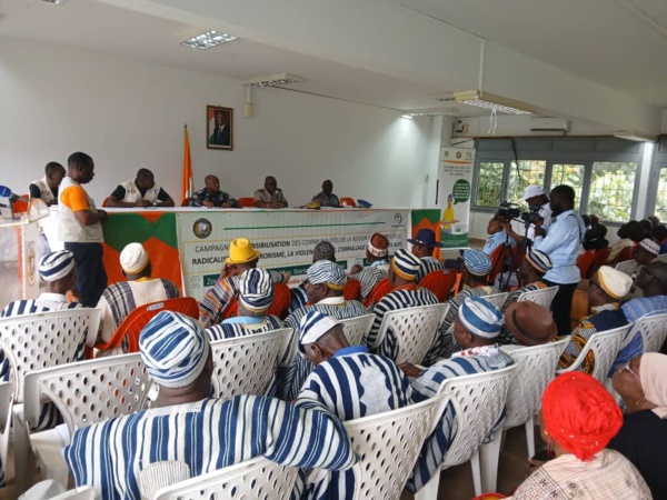 ComNat-ALPC, sensibilisation à Man contre la menace terroriste © Crédit photo DR ComNat-ALPC, sensibilisation à Man contre la menace terroriste © Crédit photo DR