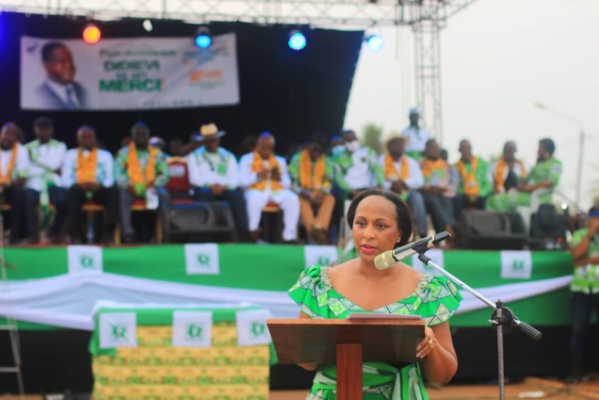 Yasmina Ouégnin tend la main à Billon © Crédit photo DR Yasmina Ouégnin tend la main à Billon © Crédit photo DR