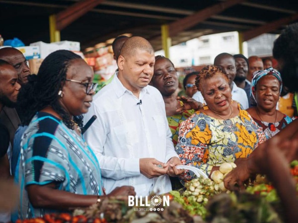 Jean-Louis Billon explore le marché ivoirien avec 3000 F CFA © Crédit photo JLB Jean-Louis Billon explore le marché ivoirien avec 3000 F CFA © Crédit photo JLB