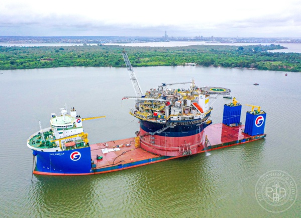 Gisement pétrolier Baleine : Arrivée du FPSO "Petrojarl Kong" de 30 000 barils/jour à Abidjan © Crédit photo Sercom PAA Gisement pétrolier Baleine : Arrivée du FPSO "Petrojarl Kong" de 30 000 barils/jour à Abidjan © Crédit photo Sercom PAA