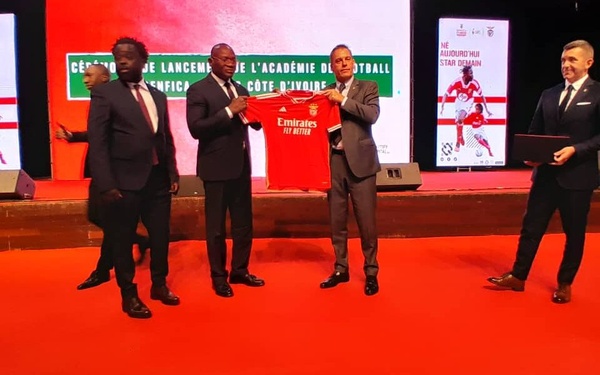 Benfica ouvre son académie de foot en Côte d'Ivoire