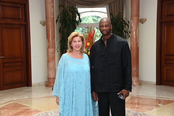 Singuila chez Dominique Ouattara © Crédit photo DR Singuila chez Dominique Ouattara © Crédit photo DR