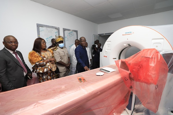 Le ministre Pierre Dimba dote le CHR d'Agboville d'équipements médicaux modernes © Crédit photo DR Le ministre Pierre Dimba dote le CHR d'Agboville d'équipements médicaux modernes © Crédit photo DR