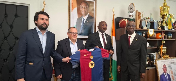 Abidjan accueille les légendes du FC Barcelone © Crédit photo DR Abidjan accueille les légendes du FC Barcelone © Crédit photo DR