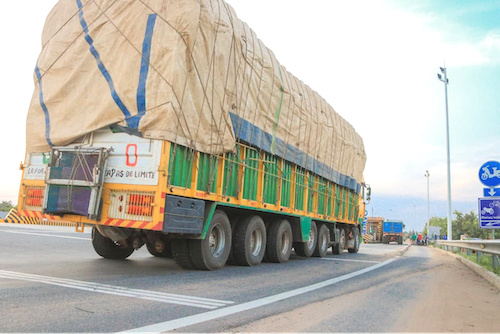Le Ministère instaure le délestage obligatoire des véhicules en surcharge sur les axes routiers ivoiriens © Crédit photo DR Le Ministère instaure le délestage obligatoire des véhicules en surcharge sur les axes routiers ivoiriens © Crédit photo DR