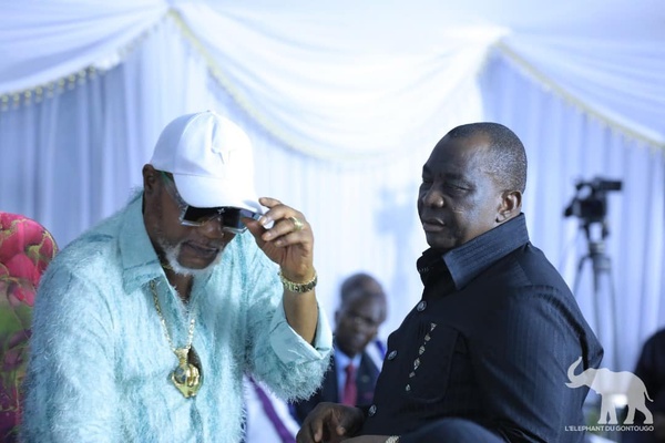 Koffi Olomidé à Abidjan pour présenter ses condoléances à Adjoumani © Crédit photo DR Koffi Olomidé à Abidjan pour présenter ses condoléances à Adjoumani © Crédit photo DR