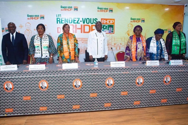 Le directoire du RHDP a rencontré l'Union des Femmes du parti pour préparer la campagne présidentielle 2025 le 23 janvier © Crédit photo DR Le directoire du RHDP a rencontré l'Union des Femmes du parti pour préparer la campagne présidentielle 2025 le 23 janvier © Crédit photo DR