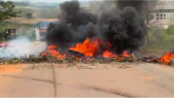 Tension sur la route d'Alépé entre population et forces de l'ordre ce samedi Tension sur la route d'Alépé entre population et forces de l'ordre ce samedi