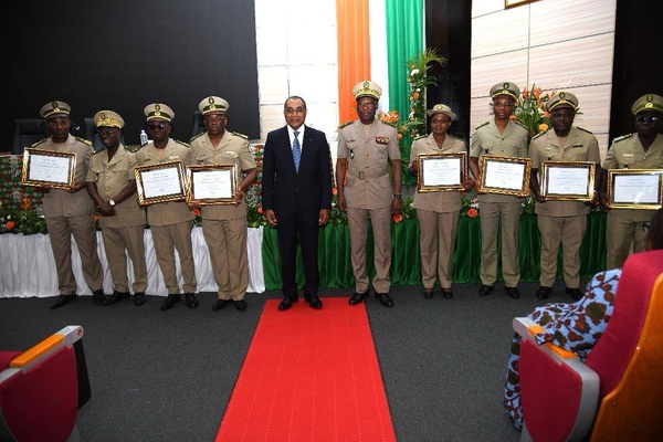 Les douanes ivoiriennes visent 3325 milliards FCFA de recettes pour 2025 © Crédit photo DR Les douanes ivoiriennes visent 3325 milliards FCFA de recettes pour 2025 © Crédit photo DR