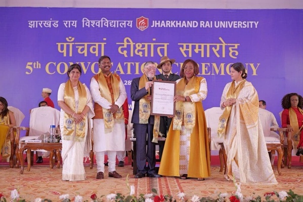 L'Ivoirienne Euphrasie Kouassi Yao distinguée en Inde par l'Université Jharkhand Rai © Crédit photo DR L'Ivoirienne Euphrasie Kouassi Yao distinguée en Inde par l'Université Jharkhand Rai © Crédit photo DR