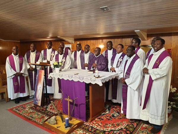 Pourquoi l'Église catholique impose-t-elle les cendres au début du carême ? : ce que dit l'Église Pourquoi l'Église catholique impose-t-elle les cendres au début du carême ? : ce que dit l'Église