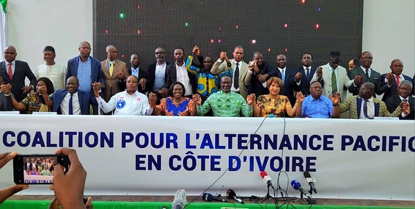 25 partis d'opposition ivoiriens, dont le PDCI et le MGC, lancent la Coalition pour l'alternance pacifique 25 partis d'opposition ivoiriens, dont le PDCI et le MGC, lancent la Coalition pour l'alternance pacifique