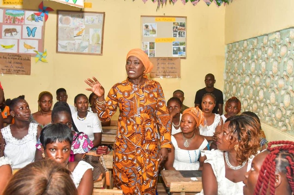 Alphabétisation dans la Nawa: Mariatou Koné retourne à l'école