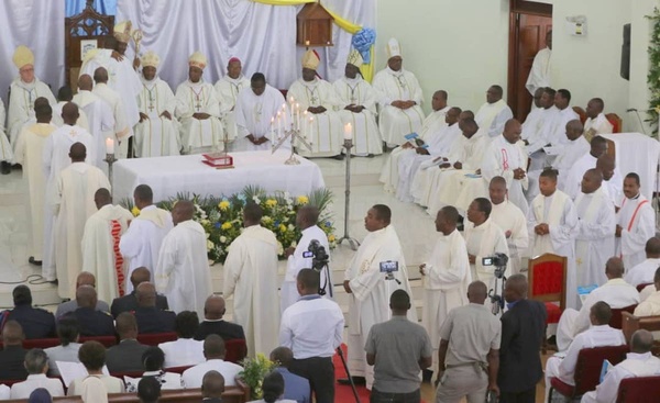 Revue de presse ivoirienne du 25 mars 2025 : l'appel des évêques fait la une © Crédit photo DR Revue de presse ivoirienne du 25 mars 2025 : l'appel des évêques fait la une © Crédit photo DR