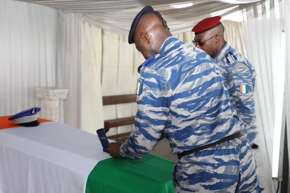 La Gendarmerie Nationale a rendu hommage au Maréchal des Logis-Chef Coulibaly Sié, mort en service © Crédit photo DR La Gendarmerie Nationale a rendu hommage au Maréchal des Logis-Chef Coulibaly Sié, mort en service © Crédit photo DR
