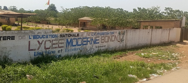 Grève enseignants : les établissements scolaires de Bonon fermés © Crédit photo DR Grève enseignants : les établissements scolaires de Bonon fermés © Crédit photo DR