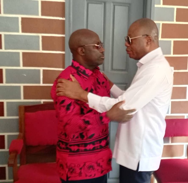 Damana Pickas aux côtés de Blé Goudé en deuil © Crédit photo DR Damana Pickas aux côtés de Blé Goudé en deuil © Crédit photo DR