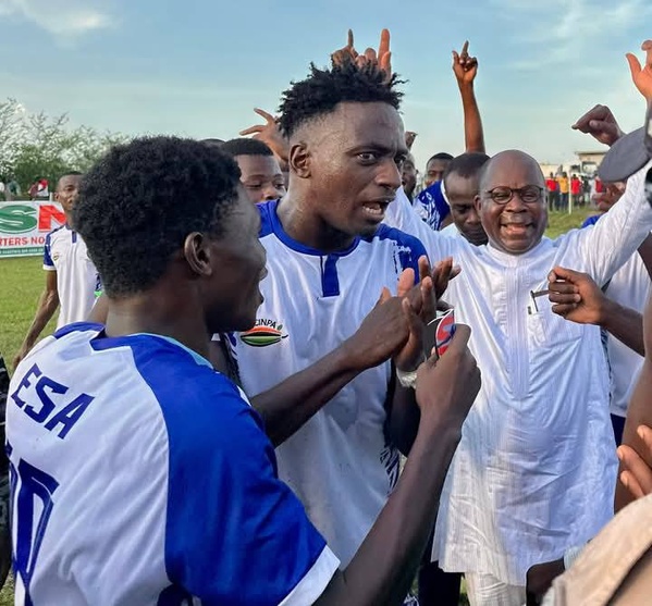 Le ministre de la Santé Pierre Dimba a fêté la montée en Ligue 1 de l'ES Agboville © Crédit photo DR Le ministre de la Santé Pierre Dimba a fêté la montée en Ligue 1 de l'ES Agboville © Crédit photo DR