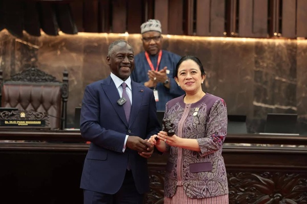 Bictogo passe la présidence de l'UPCI à l'Indonésie à Jakarta © Crédit photo DR Bictogo passe la présidence de l'UPCI à l'Indonésie à Jakarta © Crédit photo DR