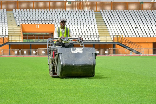 La pelouse du Stade Félix Houphouët-Boigny à nouveau opérationnelle après le concert de Didi B © Crédit photo DR La pelouse du Stade Félix Houphouët-Boigny à nouveau opérationnelle après le concert de Didi B © Crédit photo DR