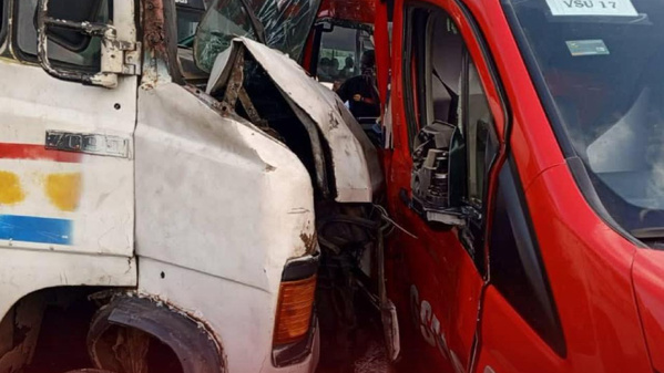 Accident à Abobo ce 16 mai 2025 : un Gbaka percute un véhicule de pompiers en intervention © Crédit photo DR Accident à Abobo ce 16 mai 2025 : un Gbaka percute un véhicule de pompiers en intervention © Crédit photo DR