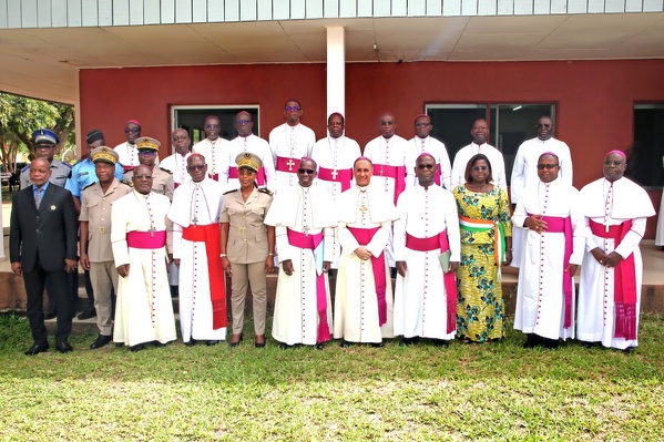 127e rencontre de l'Épiscopat ivoirien : avant la présidentielle 2025, les évêques dénoncent une "démocratie armée" en Côte d'Ivoire © Crédit photo DR 127e rencontre de l'Épiscopat ivoirien : avant la présidentielle 2025, les évêques dénoncent une "démocratie armée" en Côte d'Ivoire © Crédit photo DR
