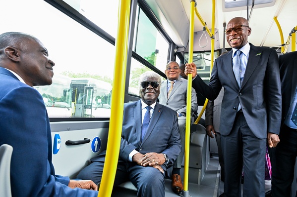 Le gouvernement livre 200 nouveaux bus à la SOTRA © Crédit photo DR Le gouvernement livre 200 nouveaux bus à la SOTRA © Crédit photo DR