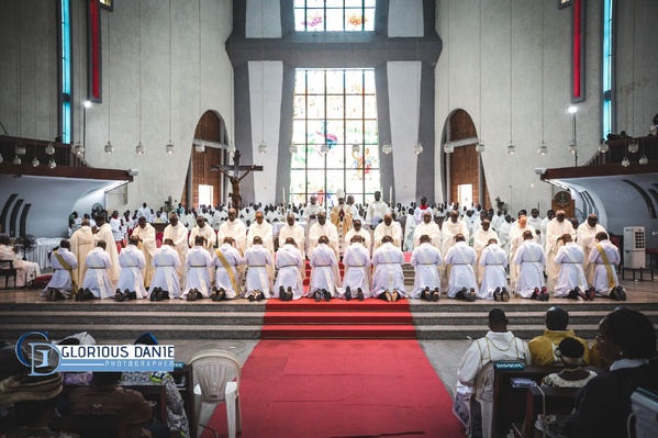 Ordinations de 44 diacres et 25 prêtres en Côte d'Ivoire le 12 juillet 2025 © Crédit photo DR