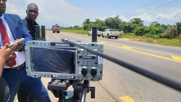 Les radars mobiles traquent les chauffards sur l'axe Abidjan-Adzopé : 8880 excès de vitesse verbalisés Les radars mobiles traquent les chauffards sur l'axe Abidjan-Adzopé : 8880 excès de vitesse verbalisés