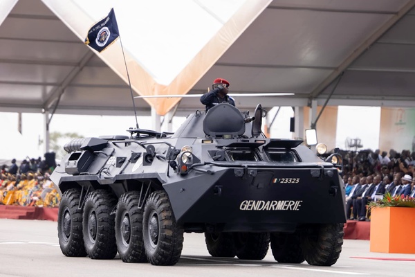 Défilé militaire pour le 65e anniversaire de l'indépendance de la Côte d'Ivoire à Bouaké : les FACI présente leur puissance de feu © Crédit photo DR