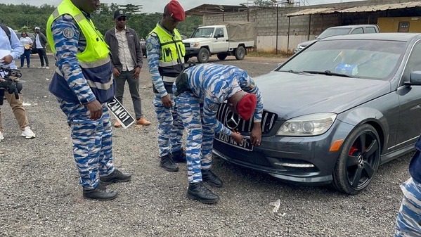 En Côte d'Ivoire, la gendarmerie a renforcé depuis le 2 août 2025 la lutte contre les plaques d'immatriculation banalisées  © Crédit photo DR