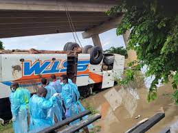 Accident de bus au Bénin © Crédit photo DR Accident de bus au Bénin © Crédit photo DR