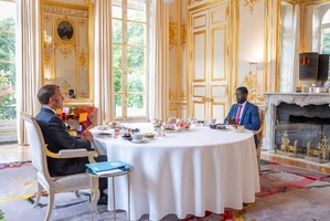 Emmanuel Macron et Bassirou Diomaye Faye affichent leur rapprochement Emmanuel Macron et Bassirou Diomaye Faye affichent leur rapprochement