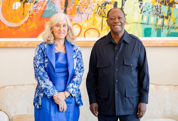 Après le dépôt de sa candidature, Alassane Ouattara reçoit l’Ambassadeur de l’Union Européenne à Abidjan © Crédit photo DR Après le dépôt de sa candidature, Alassane Ouattara reçoit l’Ambassadeur de l’Union Européenne à Abidjan © Crédit photo DR