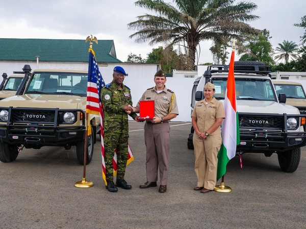 Les États-Unis livrent 90 véhicules militaires à l'armée ivoirienne © Crédit photo DR Les États-Unis livrent 90 véhicules militaires à l'armée ivoirienne © Crédit photo DR