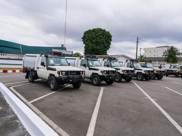 Les États-Unis livrent 90 véhicules militaires à l'armée ivoirienne Les États-Unis livrent 90 véhicules militaires à l'armée ivoirienne