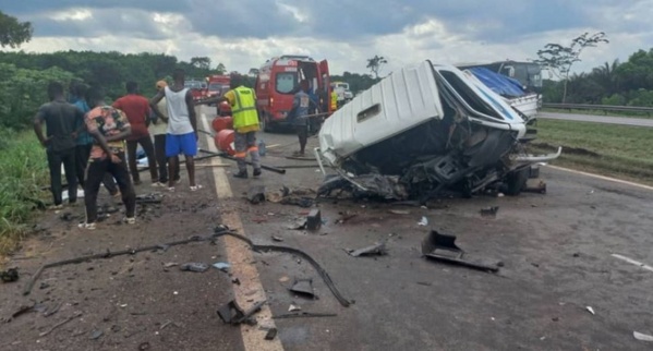 Accident à Dimbokro : un véhicule Massa fait une sortie, un mort et 27 blessés © Crédit photo DR Accident à Dimbokro : un véhicule Massa fait une sortie, un mort et 27 blessés © Crédit photo DR