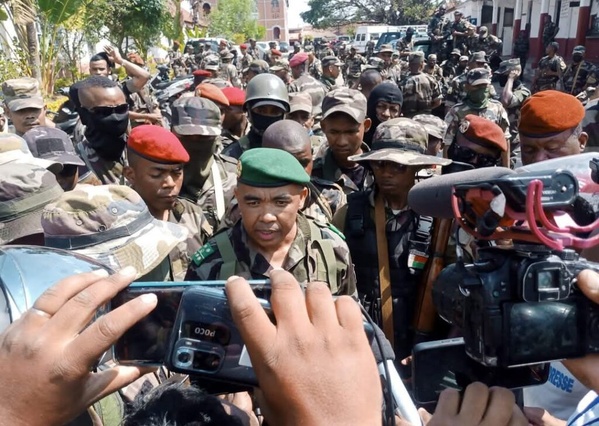 Le Capsat, unité stratégique de l'armée malgache, rejoint les manifestants contre le président Rajoelina © Crédit photo DR Le Capsat, unité stratégique de l'armée malgache, rejoint les manifestants contre le président Rajoelina © Crédit photo DR
