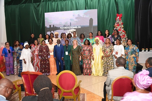 Dominique Ouattara au Marché de Noël de l'ADEM © Crédit photo DR