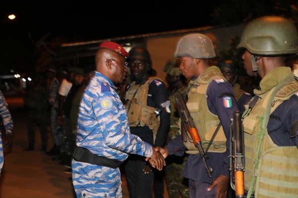Frontière Côte d'Ivoire - Mali : le Général Apalo Touré sur le terrain © Crédit photo DR Frontière Côte d'Ivoire - Mali : le Général Apalo Touré sur le terrain © Crédit photo DR