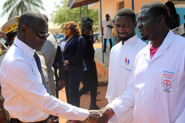 e ministre Vagondo Diomandé a visité le vendredi 26 décembre 2025 les 13 policiers de Katiola blessés dans un accident  © Crédit photo DR