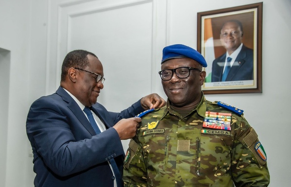 Lassina Doumbia élevé au grade de Général d'Armée © Crédit photo DR Lassina Doumbia élevé au grade de Général d'Armée © Crédit photo DR