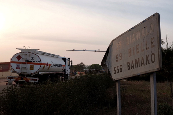Attaque au Mali contre des dizaines de camions-citernes : plusieurs morts
