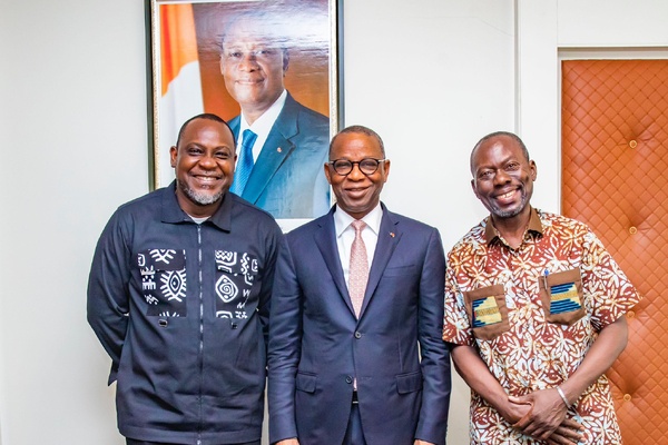 Fortuné Akakpo de la série Les Nounous reçu par le ministre Adama Kamara © Crédit photo DR Fortuné Akakpo de la série Les Nounous reçu par le ministre Adama Kamara © Crédit photo DR