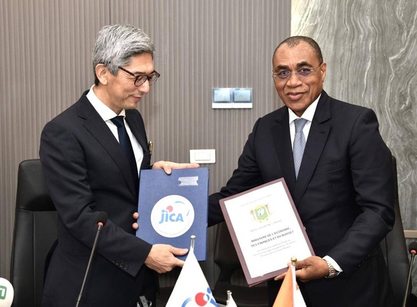 Entretien routier à Abidjan, le Japon offre 6 milliards à la Côte d’Ivoire © Crédit photo DR Entretien routier à Abidjan, le Japon offre 6 milliards à la Côte d’Ivoire © Crédit photo DR