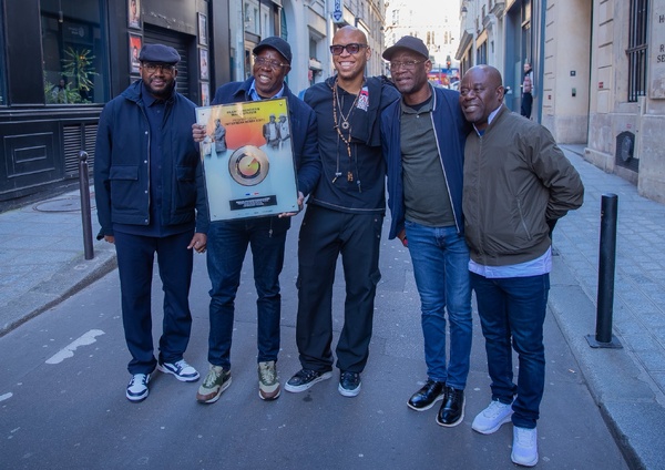 Remix de "Premier Gaou", Magic System reçoit un single de platine à Paris © Crédit photo DR