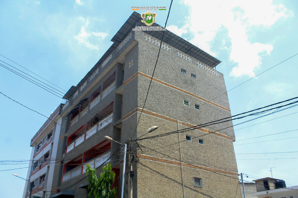 Effondrement partiel d'une dalle d'un immeuble R+4 à Yopougon Sideci © Crédit photo DR