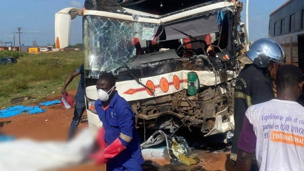 Accident d'un car UTB à Port-Bouët, route de Bassam © Crédit photo DR